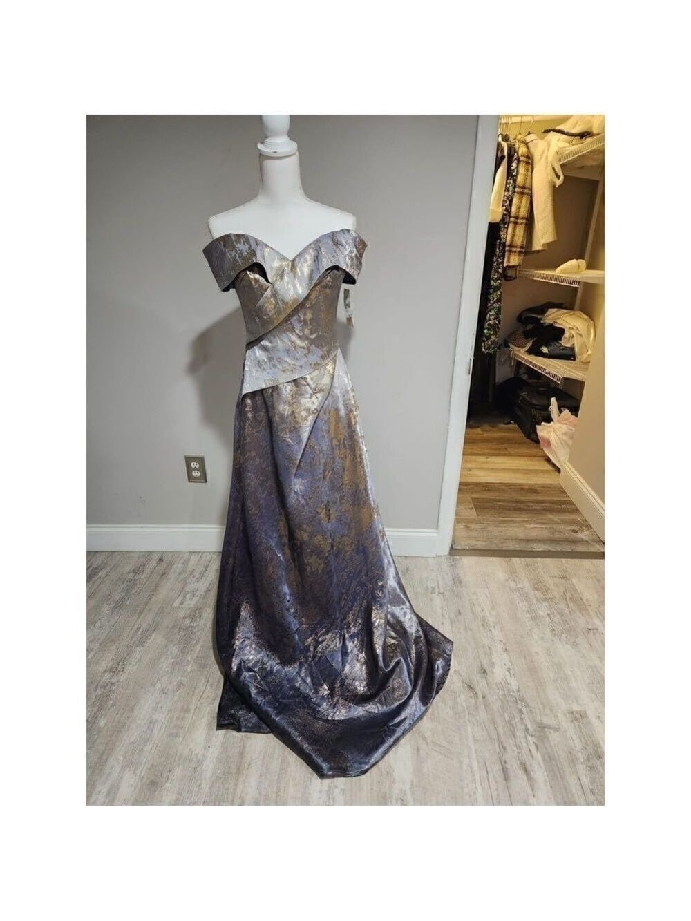Rene Ruiz Metallic Off-the-Shoulder Gown size 4 NWT - Picture 4 of 5